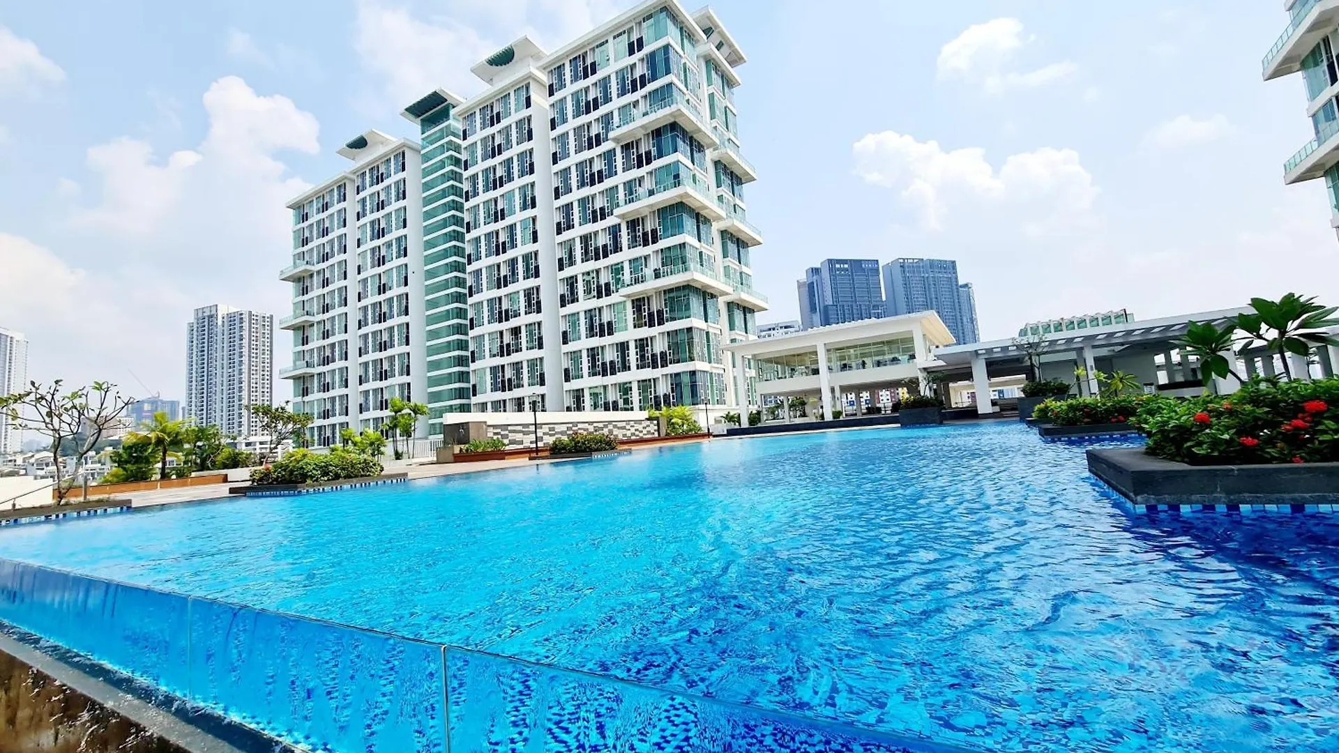 Broad 7 Guests Scott Garden Duplex 1 Room Old Klang Road, Taman Desa, Kuchai Lama, Bangsar South, Pearl Point, Mid Valley, Kuala Lumpur